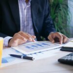 دليلك الطبي لفهم قراءات ضغط الدم ومستويات السكري: كيف تحمي قلبك وكليتيك مبكراً؟