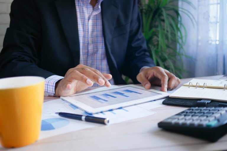 دليلك الطبي لفهم قراءات ضغط الدم ومستويات السكري: كيف تحمي قلبك وكليتيك مبكراً؟